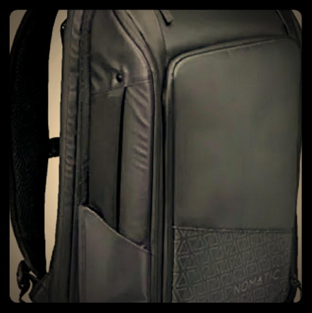 The NOMATIC Everyday Backpack.